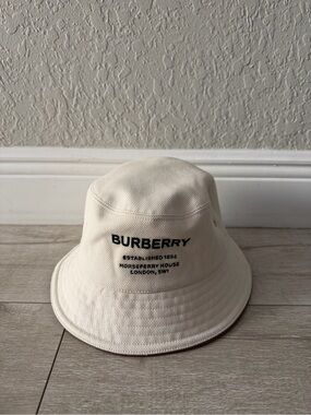 Burberry London beige padded nylon bucket hat horseferry logo unisex adult M